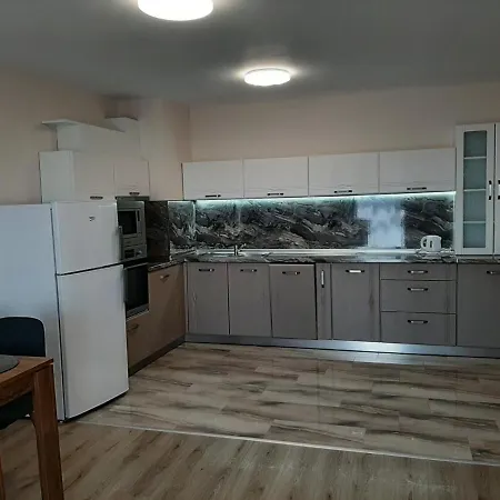 Deluxe 7 סנט קונסטנטין והלנה