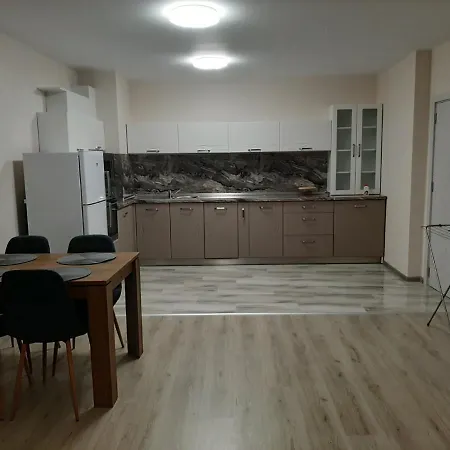 Deluxe 7 סנט קונסטנטין והלנה